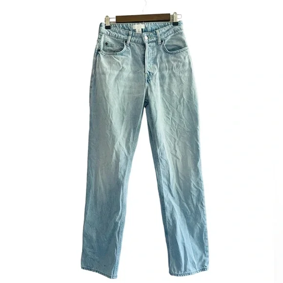 3/$25 🖤 Button Fly Straight Leg Denim *Small Stain as PicturedSize: 6 - Picture 2 of 6